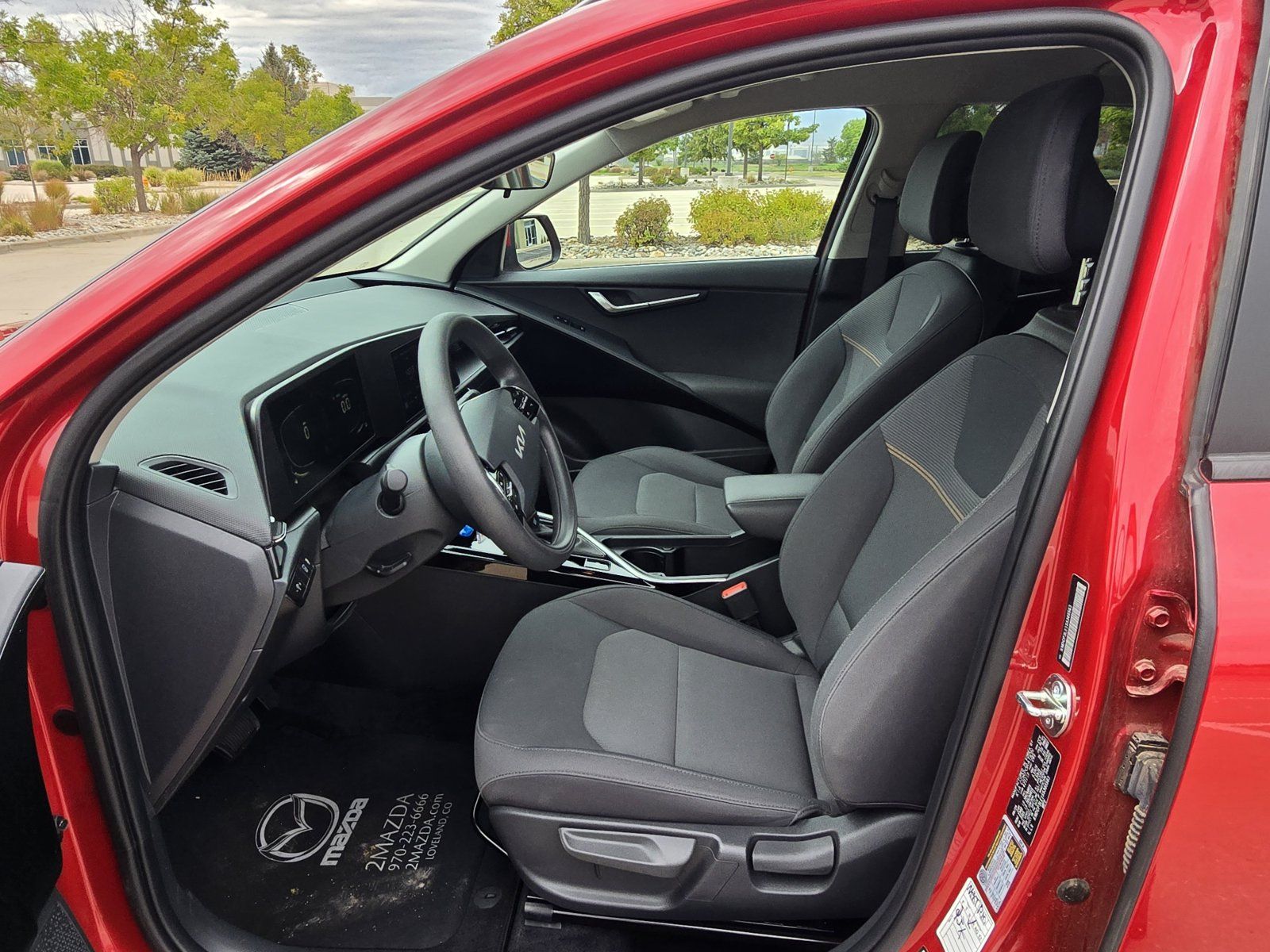 Used 2025 Kia Niro LX FWD image 12