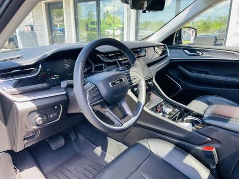 Used 2022 Jeep Grand Cherokee Limited 4xe w/ Luxury Tech Group II AWD/4WD image 8