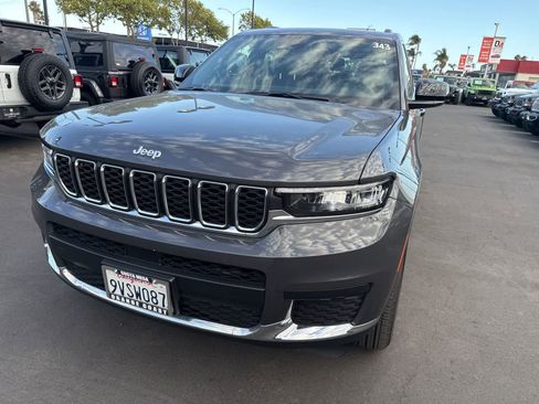 Used 2025 Jeep Grand Cherokee L Laredo RWD image 2