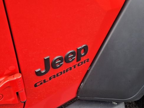 Certified 2020 Jeep Gladiator Sport w/ Quick Order Package 24S image 16
