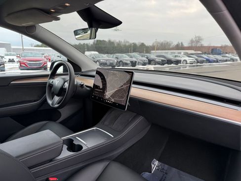 Used 2024 Tesla Model Y Long Range image 29