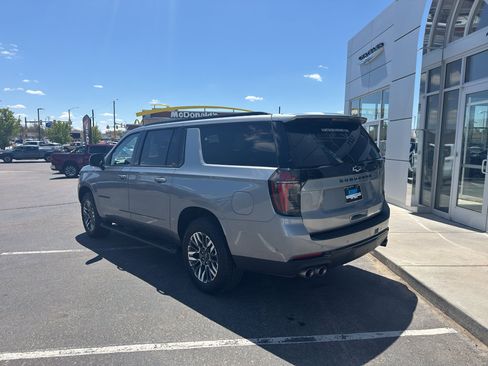 Used 2025 Chevrolet Suburban Z71 AWD/4WD image 3