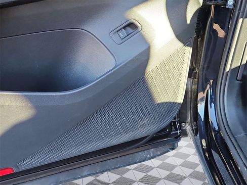 Used 2025 Volkswagen Atlas SE image 12