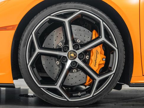 Used 2020 Lamborghini Huracan EVO image 10