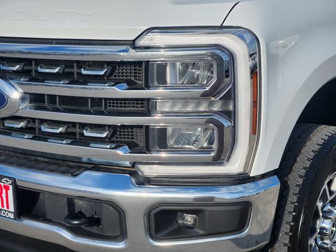 Used 2024 Ford F250 Lariat w/ FX4 Off-Road Package AWD/4WD image 8