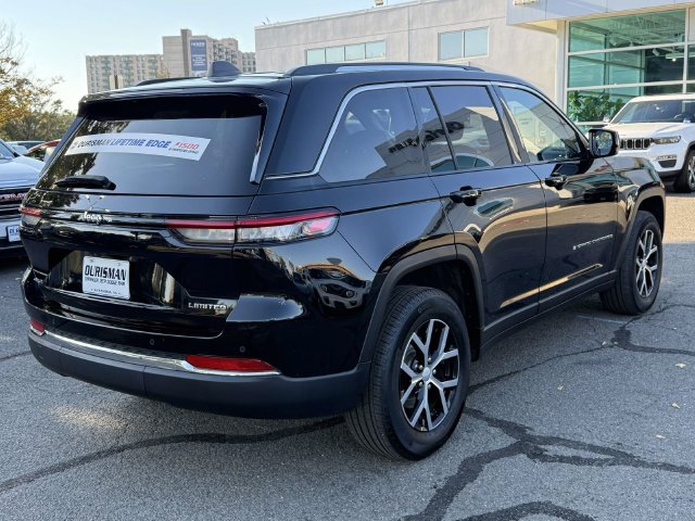 Used 2023 Jeep Grand Cherokee Limited AWD/4WD image 3