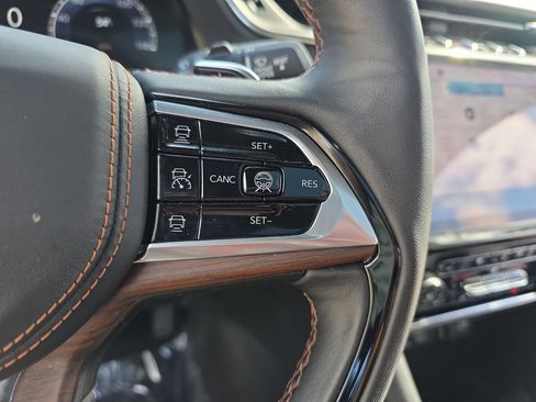 Used 2023 Jeep Grand Cherokee Summit w/ Advanced Protech Group IV AWD/4WD image 17