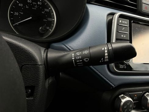 Used 2025 Nissan Versa SV image 32