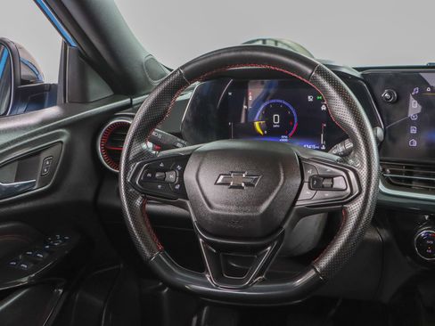 Used 2024 Chevrolet Trax RS w/ Sunroof Package FWD image 12