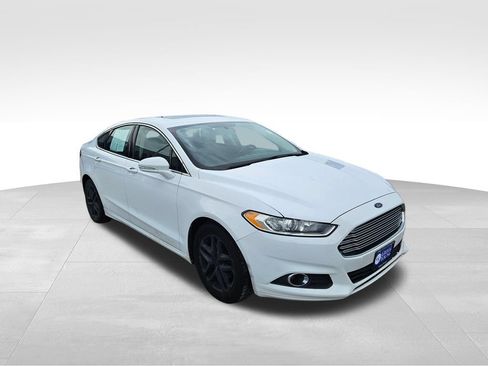 Used 2014 Ford Fusion SE w/ Equipment Group 202A FWD image 4