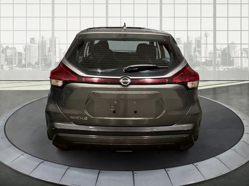 Used 2021 Nissan Kicks S image 4