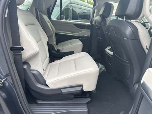 New 2026 Lincoln Navigator L Premier AWD/4WD image 17