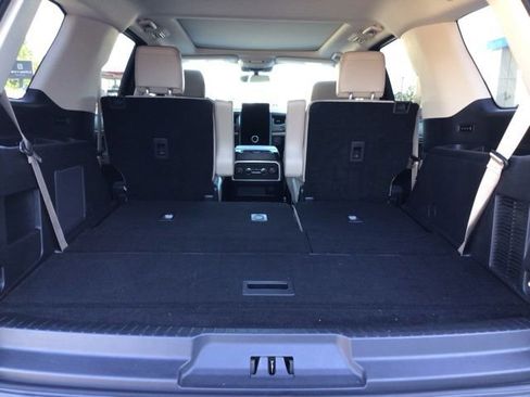 Used 2024 Ford Expedition Limited RWD image 5