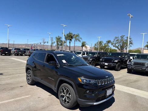 Used 2025 Jeep Compass Limited AWD/4WD image 2