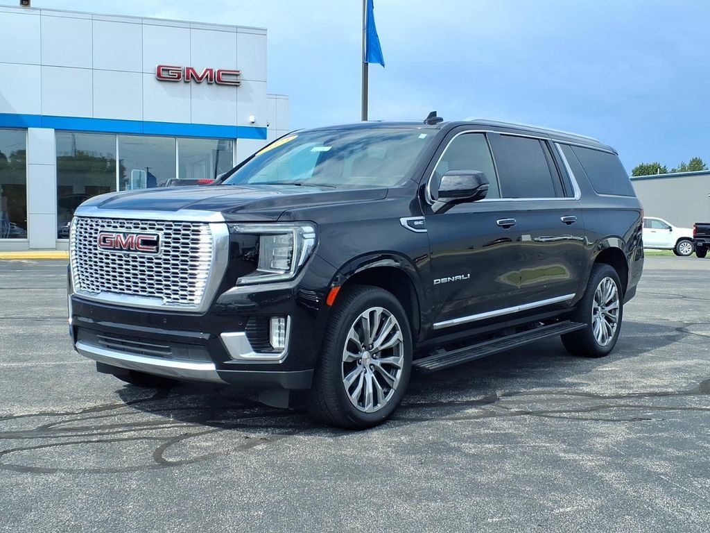 Used 2021 GMC Yukon XL Denali w/ Denali Premium Package AWD/4WD image 3