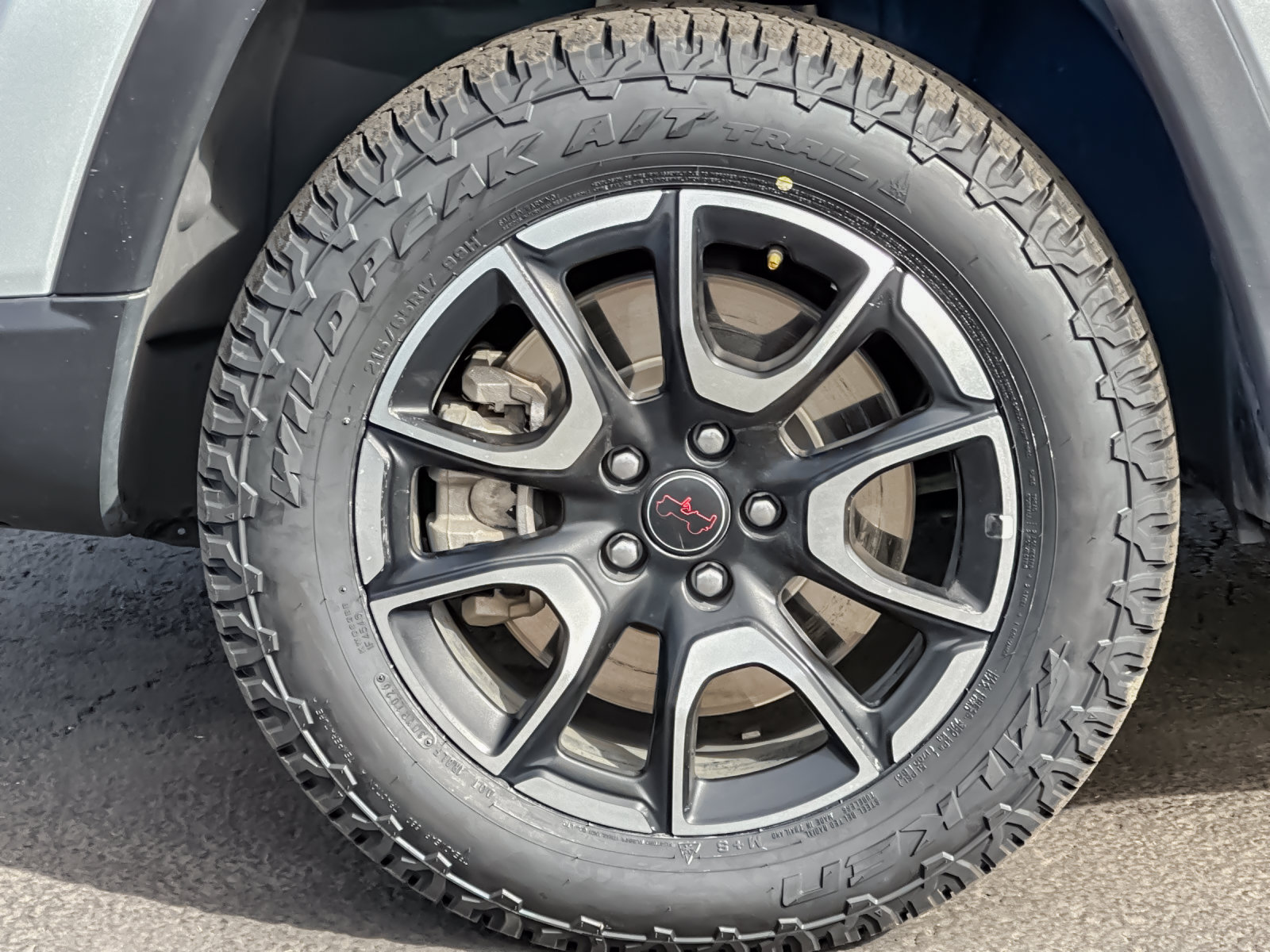 Used 2025 Jeep Compass Trailhawk AWD/4WD image 25