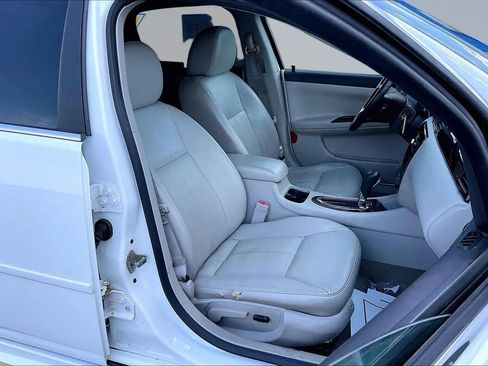 Used 2011 Chevrolet Impala LT w/ Luxury Edition Package FWD image 29