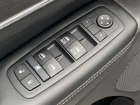 Used 2017 Jeep Grand Cherokee Limited image 12