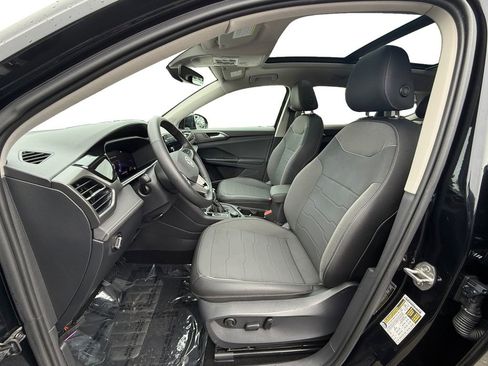Used 2025 Volkswagen Taos SE AWD/4WD image 9
