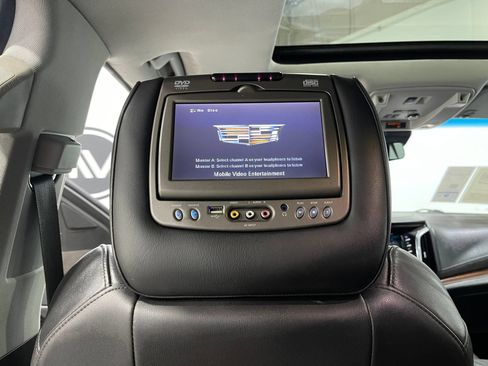 Used 2018 Cadillac Escalade ESV Luxury AWD/4WD image 11