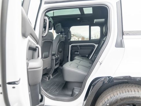 New 2026 Land Rover Defender 110 X-Dynamic SE image 21