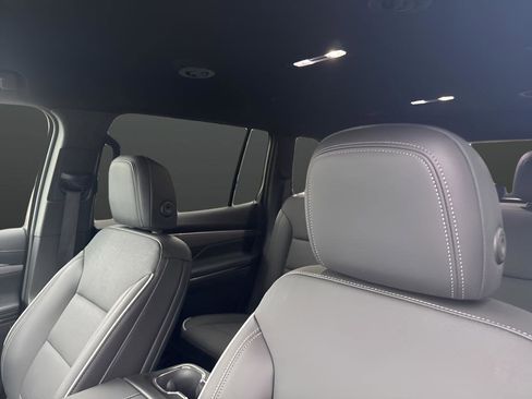 Used 2025 Buick Enclave Preferred image 11