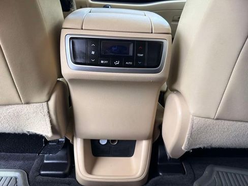 Used 2015 Toyota Highlander Plus AWD/4WD image 18
