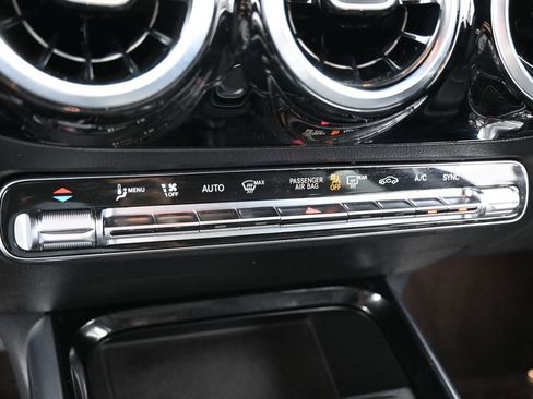 Used 2025 Mercedes-Benz GLA 250 image 22
