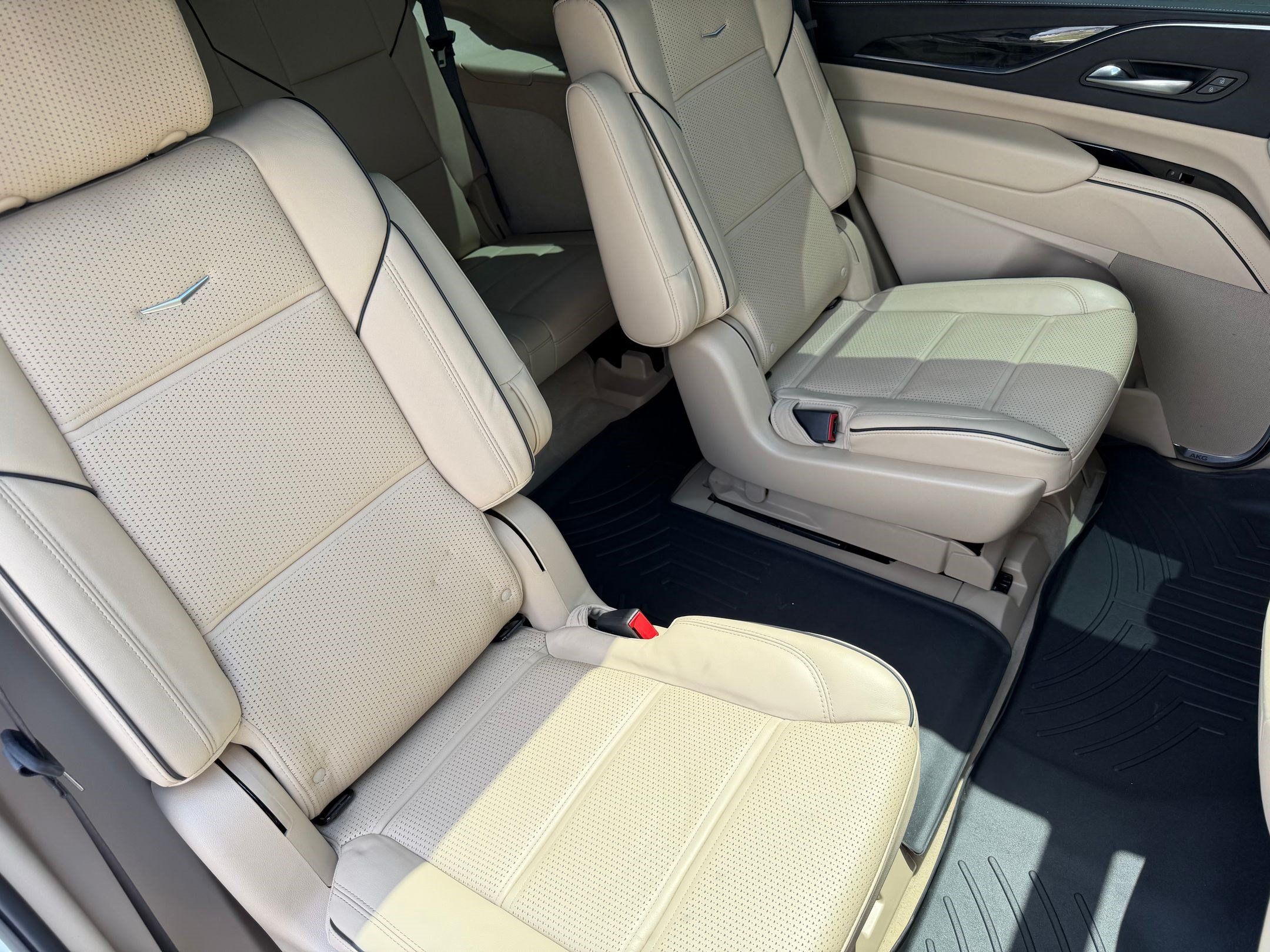 Certified 2024 Cadillac Escalade Premium Luxury w/ Performance Package AWD/4WD image 25