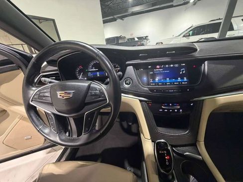 Used 2018 Cadillac XT5 Luxury w/ Driver Awareness Package FWD image 21