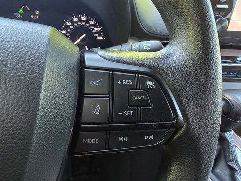 Used 2024 Toyota Sienna LE AWD/4WD image 22