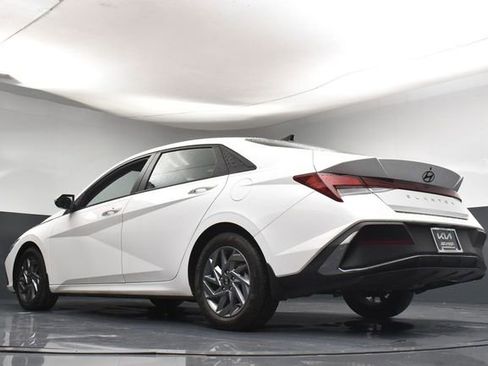 Used 2024 Hyundai Elantra SEL FWD image 34