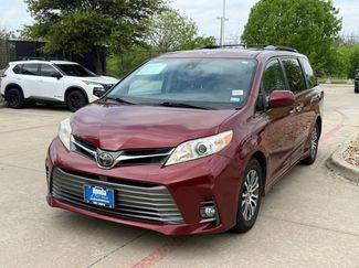 Used 2018 Toyota Sienna XLE video 1