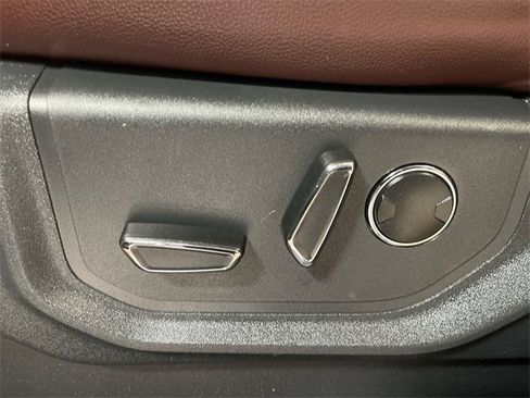 Used 2024 Ford Expedition Limited image 12