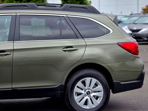 Used 2018 Subaru Outback 2.5i Premium AWD/4WD image 6