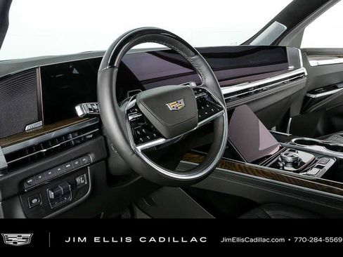 Certified 2025 Cadillac Escalade ESV Sport Platinum AWD/4WD image 4