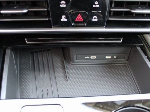 Used 2025 Volkswagen Atlas Peak Edition SE image 16