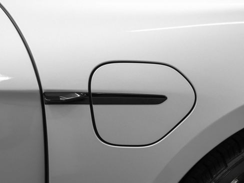 Certified 2023 Porsche Taycan image 17