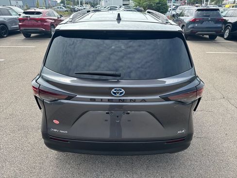 Used 2025 Toyota Sienna XLE w/ XLE Plus Package AWD/4WD image 6