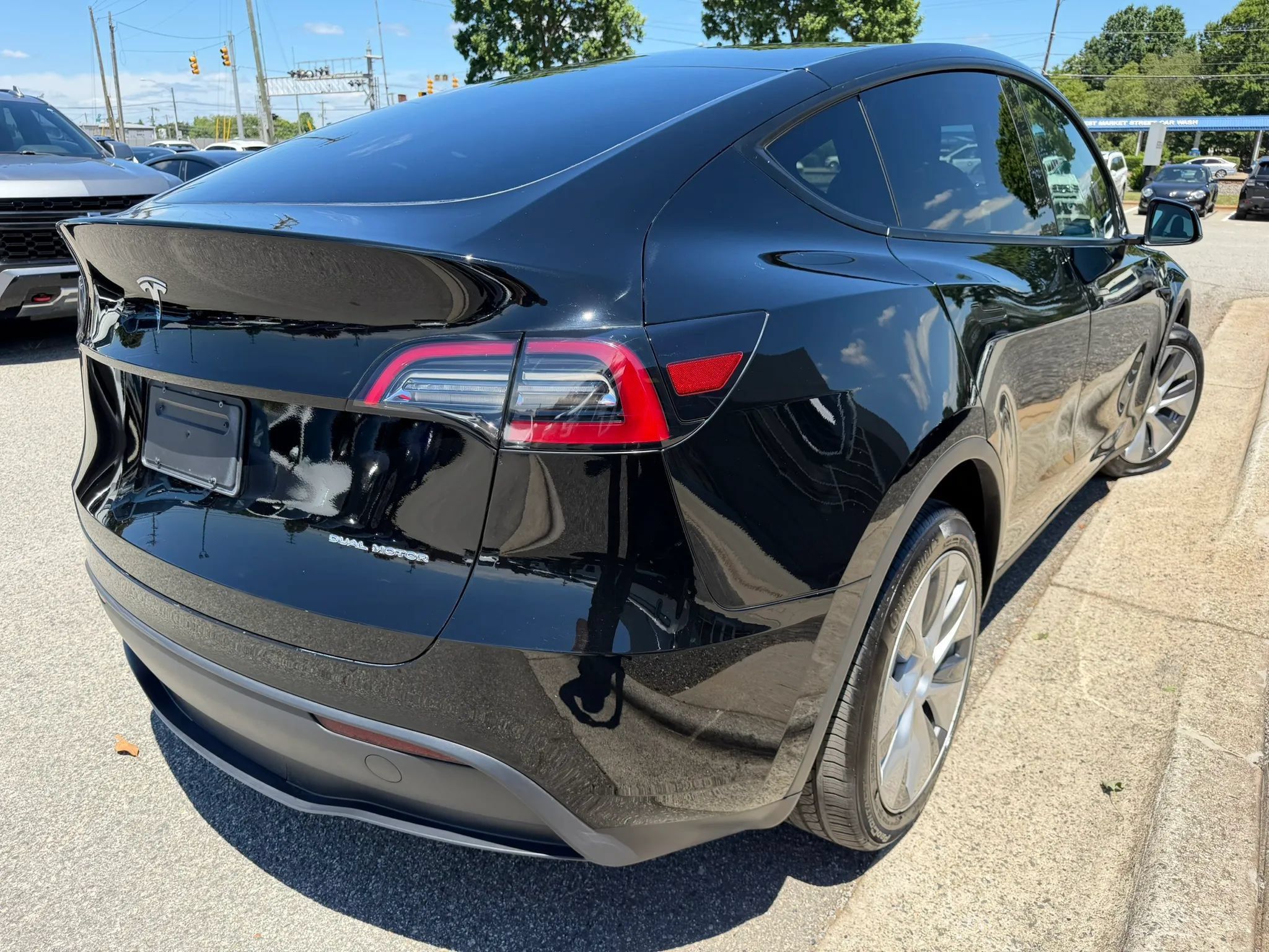 Used 2023 Tesla Model Y Long Range AWD/4WD image 5