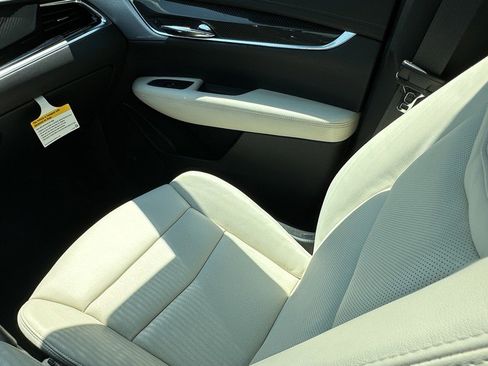 New 2025 Cadillac XT6 Sport w/ Technology Package image 14