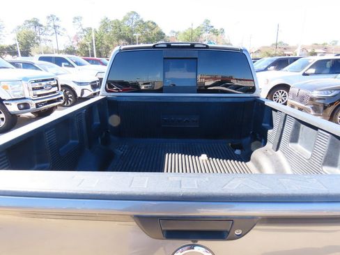 Used 2017 Nissan Titan SV image 14