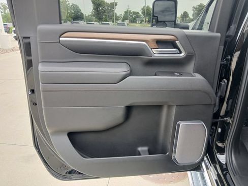 Certified 2025 Chevrolet Silverado 2500 High Country w/ Technology Package AWD/4WD image 15