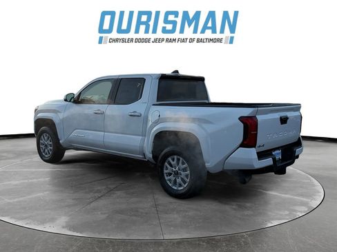 Used 2025 Toyota Tacoma Limited image 4