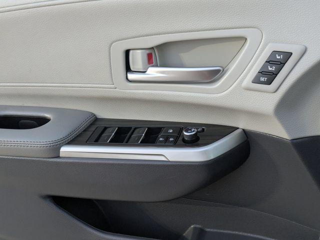 Used 2024 Toyota Sienna Limited FWD image 22