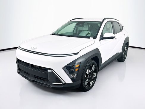 Used 2025 Hyundai Kona SEL FWD image 3