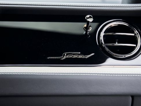 Used 2025 Bentley Flying Spur Plug-In Hybrid image 43