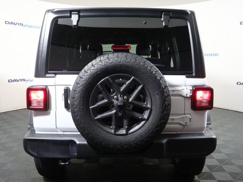 Used 2025 Jeep Wrangler Unlimited Sport AWD/4WD image 7