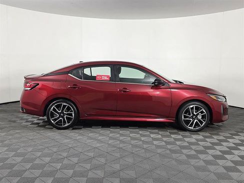 Used 2024 Nissan Sentra SR FWD image 2