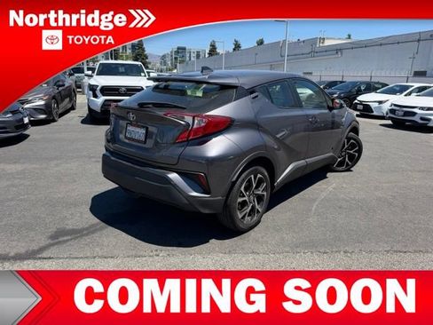 Used 2021 Toyota C-HR XLE FWD image 4